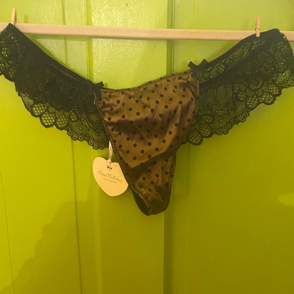 Polka dot lace thong